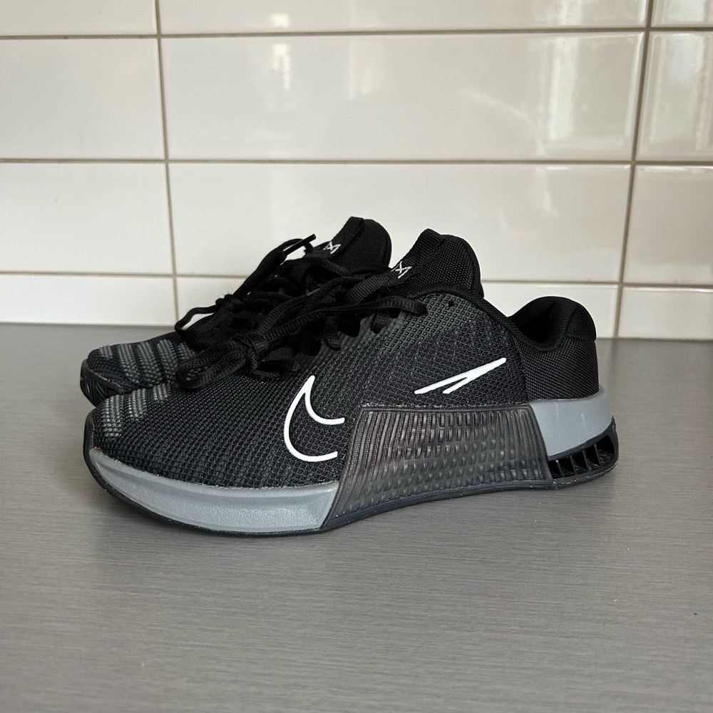 Nike Metcon 9 Black and Gray Athletic Shoes - Picture 3 of 7